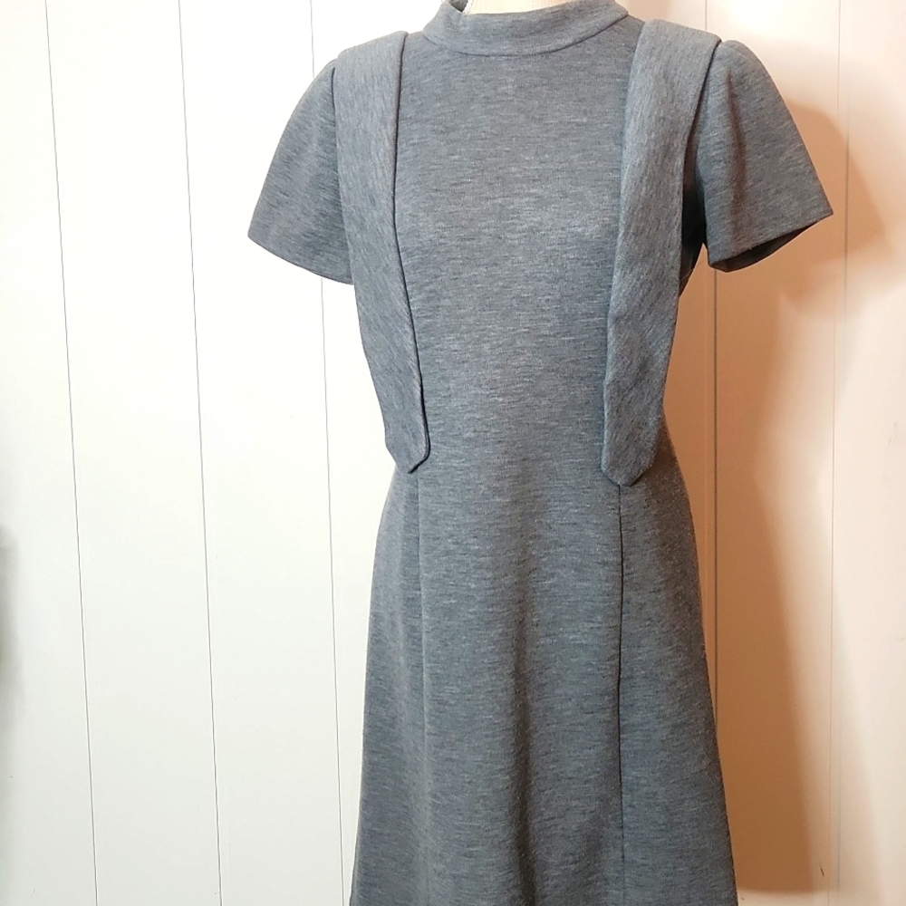 Vintage 1960s futuristic "The Jetsons" gray jersey knit shorts sleeve midi dress